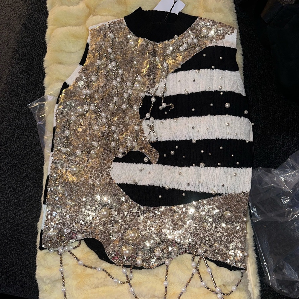 Gold and Black Sequin Top - Picture 2 of 11